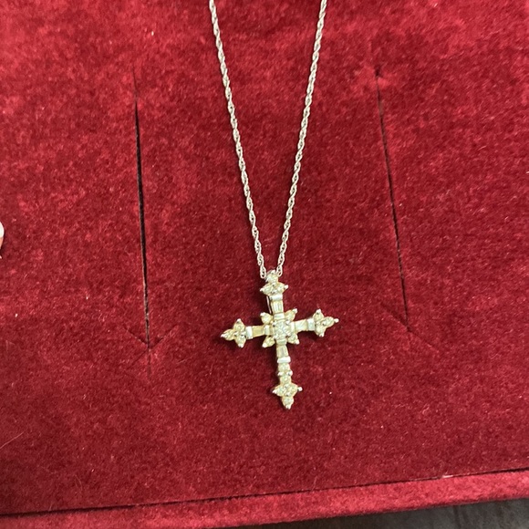 Affinity Diamonds cross necklace - Picture 3 of 5
